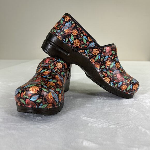 Sanita Floral Bird Leather Slip On Clogs Womens Size 41 US 10 Comfort Nursing - Picture 1 of 13